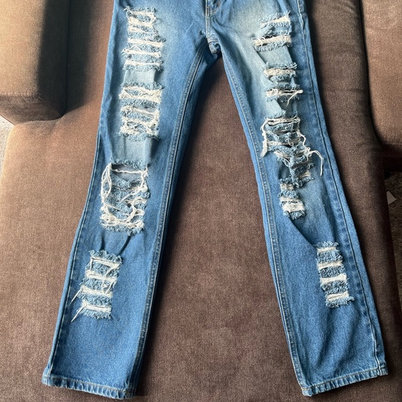 Distressed denim jeans - Picture 6 of 7